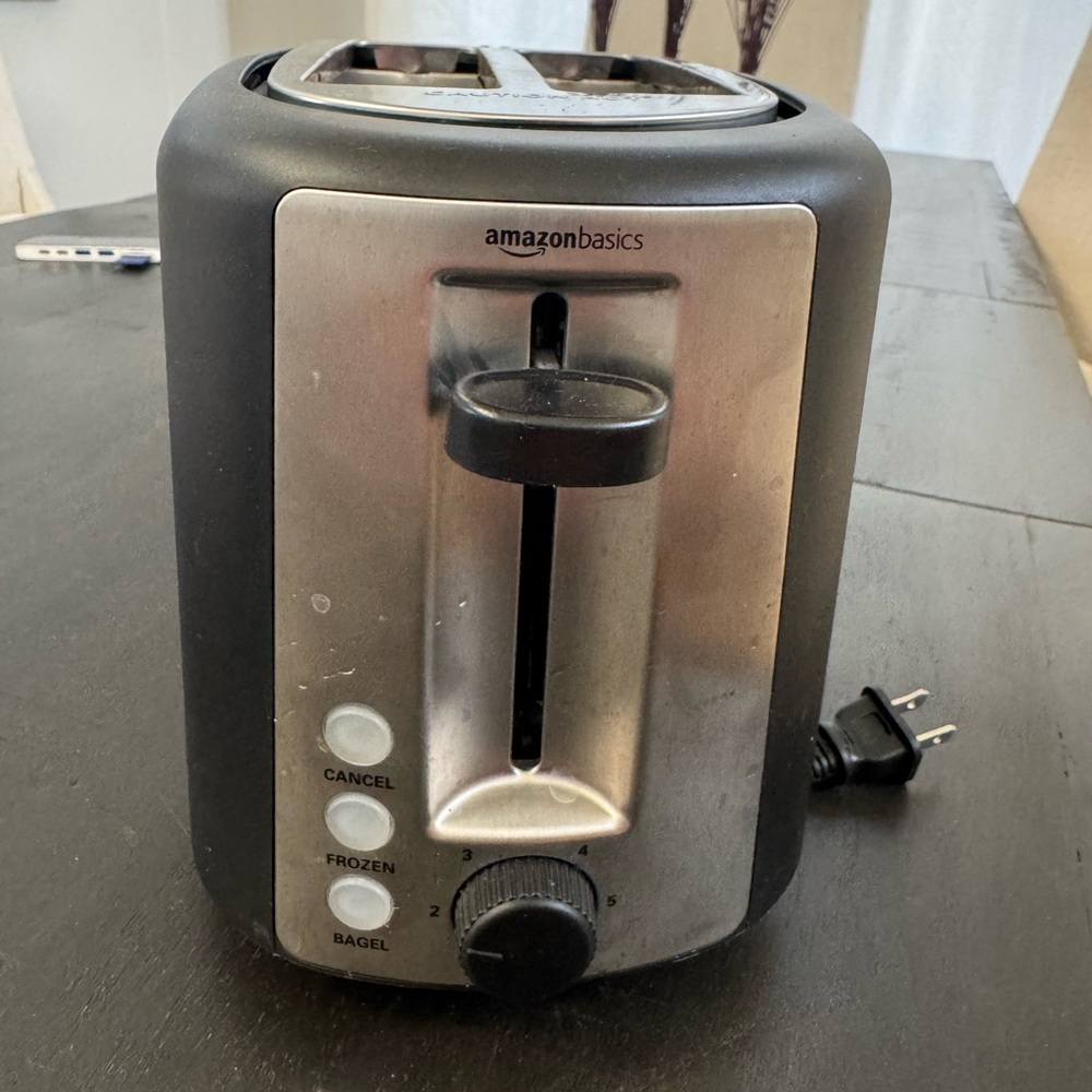 Toaster Amazon basics